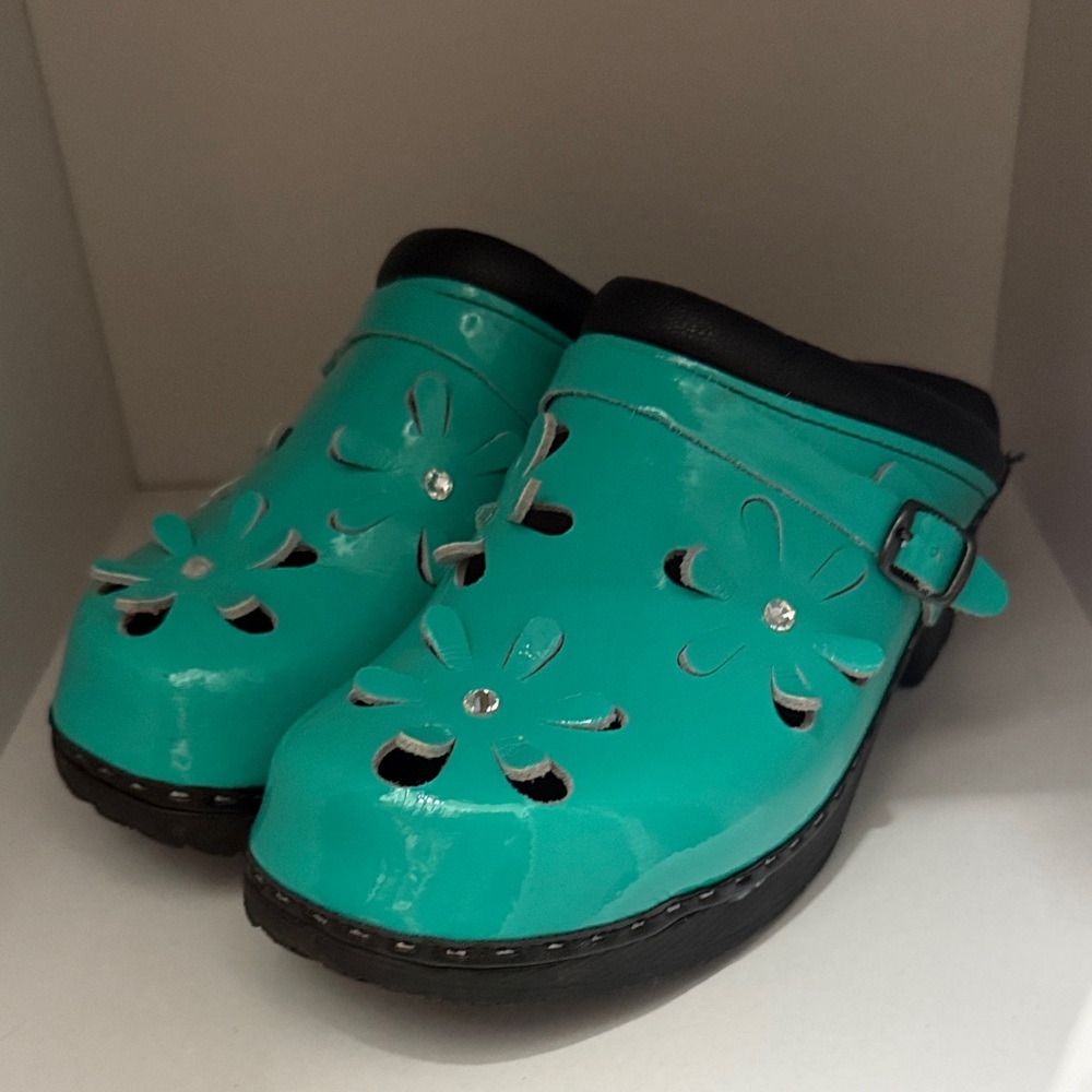 C&C Sweden Women's Floral Cutout Clogs - Turquoise
